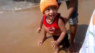 baby Sees Ocean for First Time.....Sinty playing