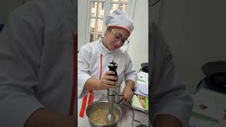 Ovos benedicts e Vichy sousse #receitafacies #receitas