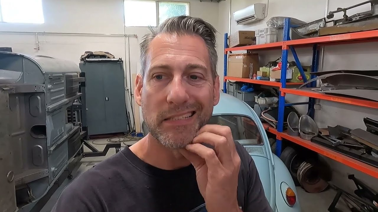 Classic 1965 1200 6v VW Beetle gearbox problem. Gearbox / transmission and engine removal Part 1