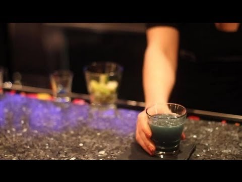 how-to-make-a-boysenberry-kamikaze-drink-:-gourmet-cocktails-&-dessert-martinis