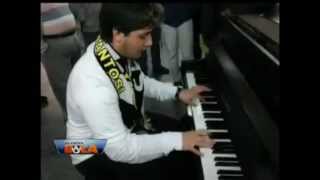 Os Donos Da Bola (02/11/2012) - Santista (VSVila) toca o hino do clube no piano