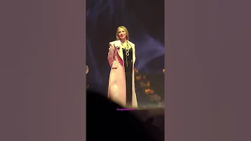 돌아다니는 박봄 계속 지켜봐주는 씨엘 