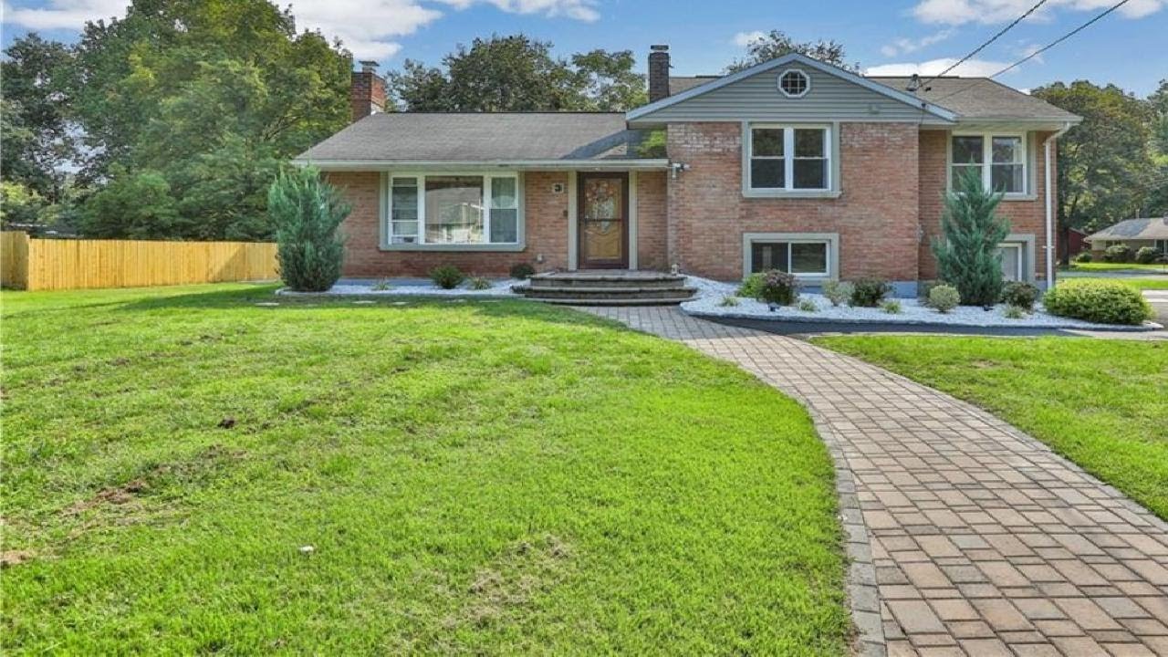 3 Garden Drive, New Windsor, NY Presented by Frank Gerbes.