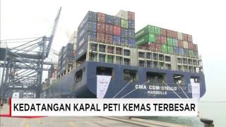 Kapal Peti Kemas 'Raksasa' Tiba di Pelabuhan Tanjung Priok