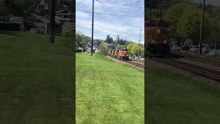 BNSF H2 GEVO leads grain train on ruston way