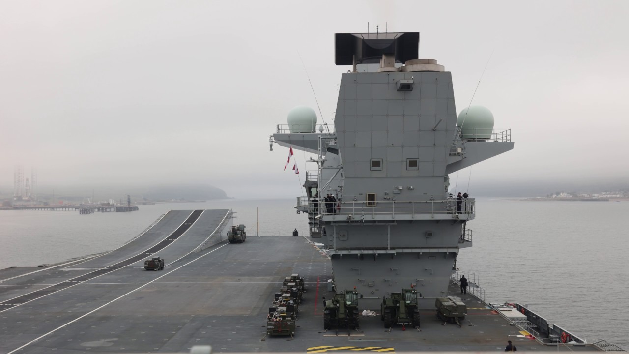 Timelapse: HMS Queen Elizabeth sails from Invergordon