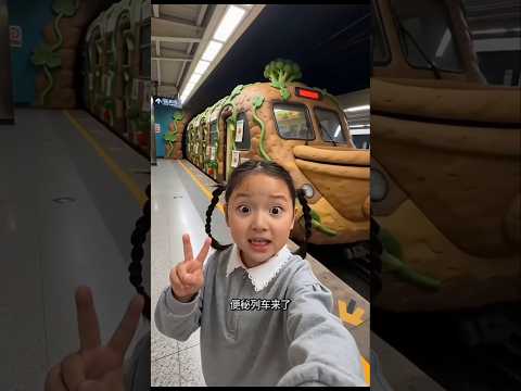 कब्ज ट्रेन में हरी सब्जियां खाई 😂~ Carriage House wooden artist/ #shorts