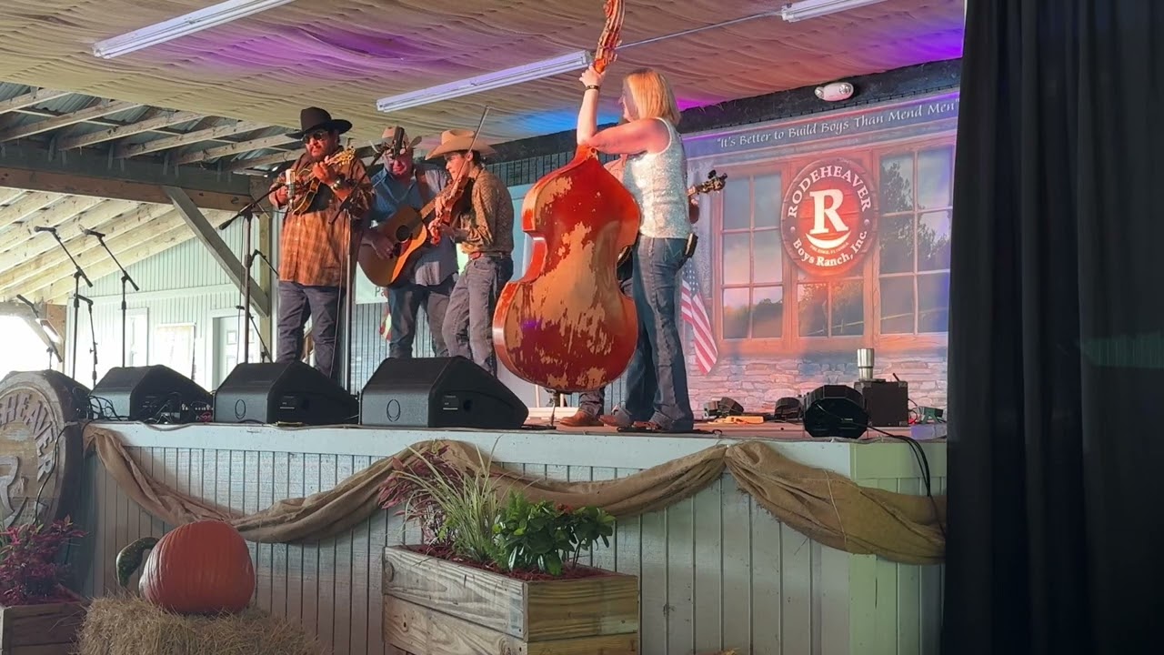 Ian sings Lonesome Onry and Mean!!!