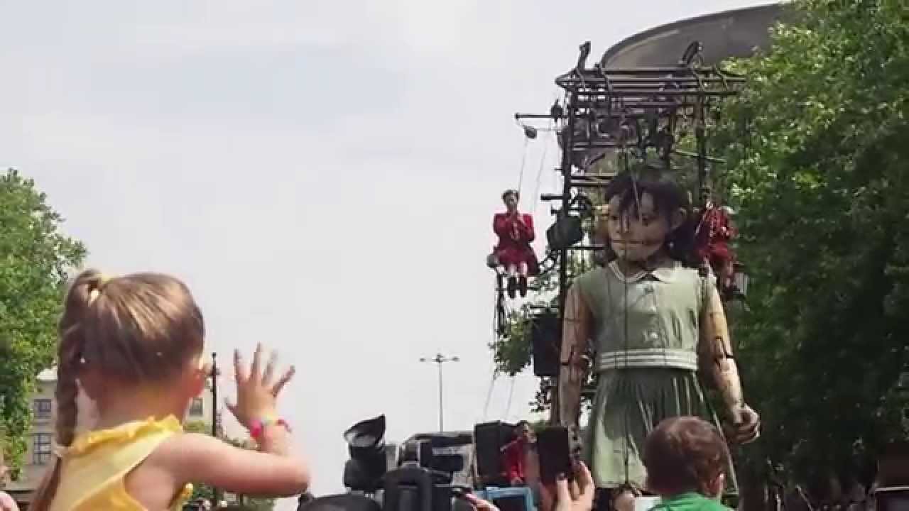 Little Girls Liverpool Giants Giant Puppets YouTube