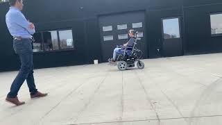 Young lady testing CoMoveIT Smart