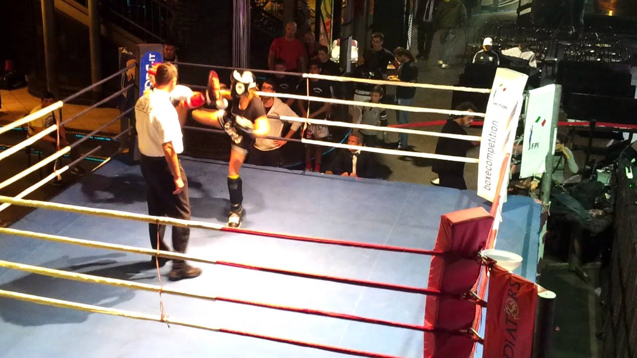Kick boxing light femminile -50 kg - YouTube