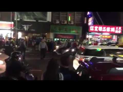 車禍變街頭大亂鬥 三重警員勸阻反遭圍毆 - 車禍變街頭大亂鬥 三重警員勸阻反遭圍毆