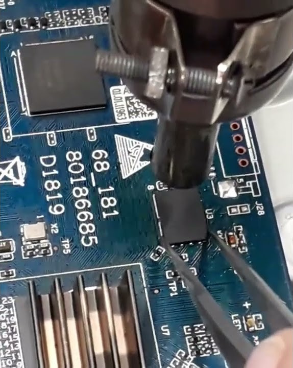 soldering flash ic Hand soldering Techniques #ic #ic chip #pcb - YouTube