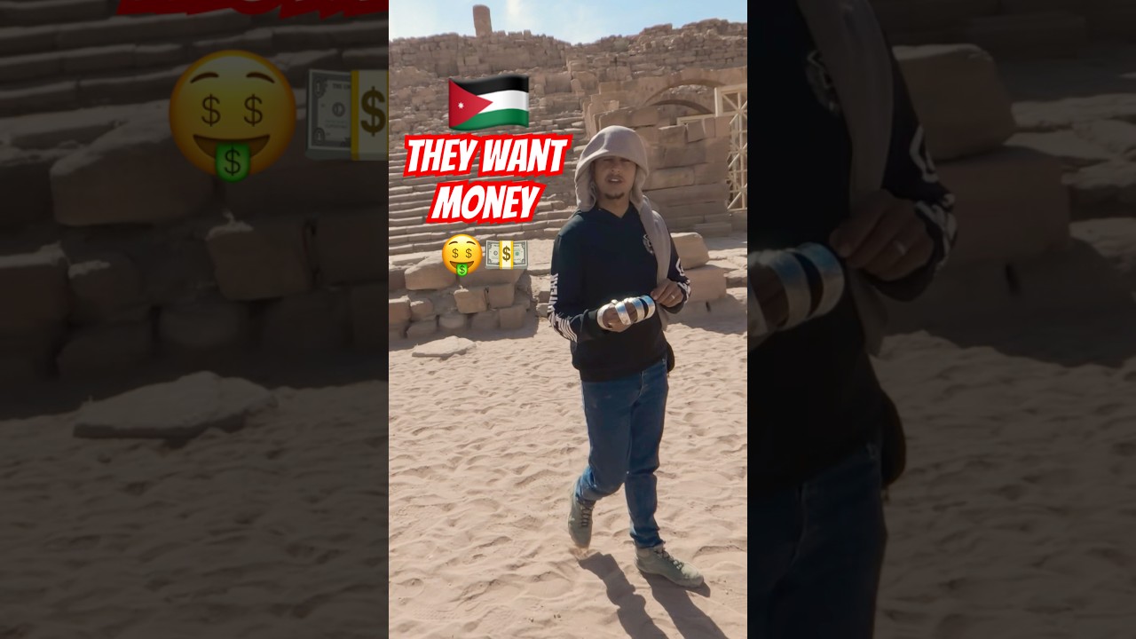 В Петре все хотят что-нибудь вам продать 