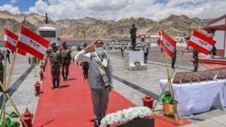 Indian PM Modi interacts with troops in Ladakh amid standoff with China
Indian PM Modi interacts with troops in Ladakh amid standoff with China
Join the Professors Patreon Army - https://www.patreon.com/darkskyradio
Please check out our radio station https://www.darkskyradio.com/
Please check out our sponsor Dr Squatch Organic Soap https://drsquatch.com/
#PMModi #Ladakh #BorderStandoff Indian PM Modi interacts with troops in Ladakh amid standoff with China
