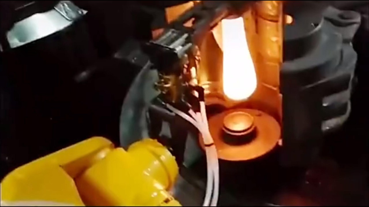 Scene of making crystal glass bottles  #factoryproducts #aromatherapy