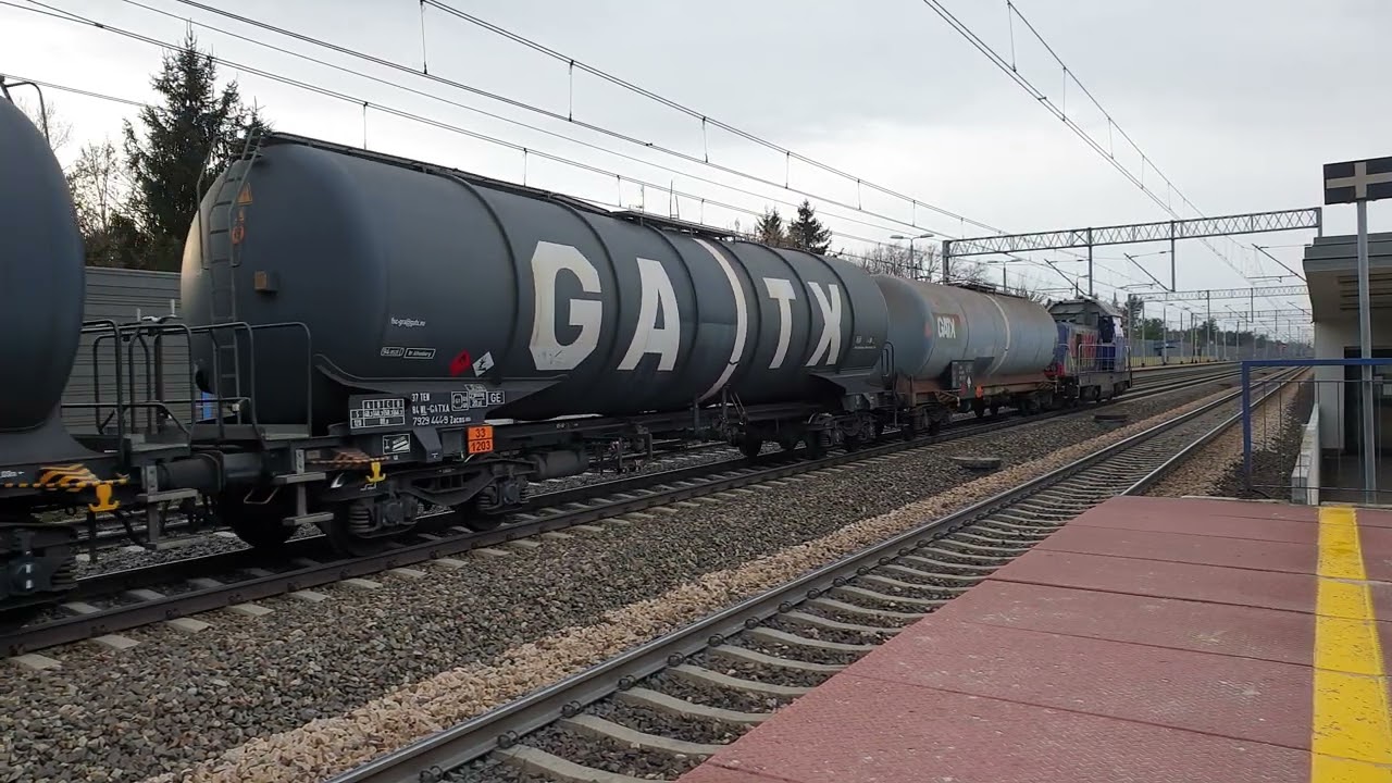 6Dg-162 (Ex. Sm42-2331) z beczkami przelotem przez Chotomów.