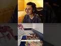 تحدي الضحك ولكن مع الماء داخل الفم