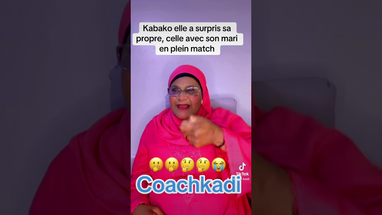 Elle a repris sa propre petite sœur avec son mari en plein match sur son lit conjugal