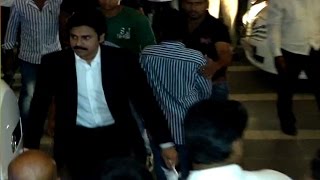Chiranjeevi 60th Birthday Party | Pawan kalyan Attends for 5Min Only| Check This