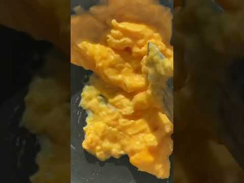 طريقة صنع بيض مخفوق كريمي       