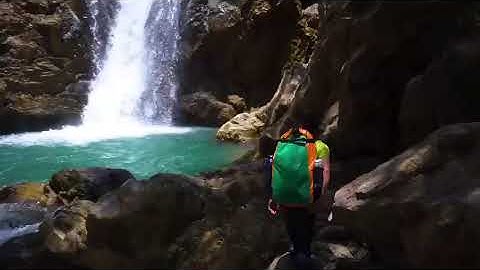 Thác nước tuyệt đẹp giữa rừng nguyên sinh ở Quảng Trị