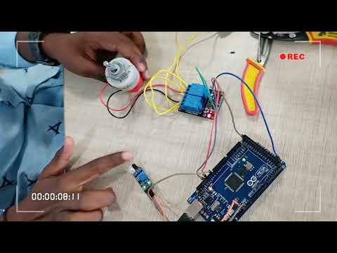 Arduino IDE to control DC motor direction based on it sensor
