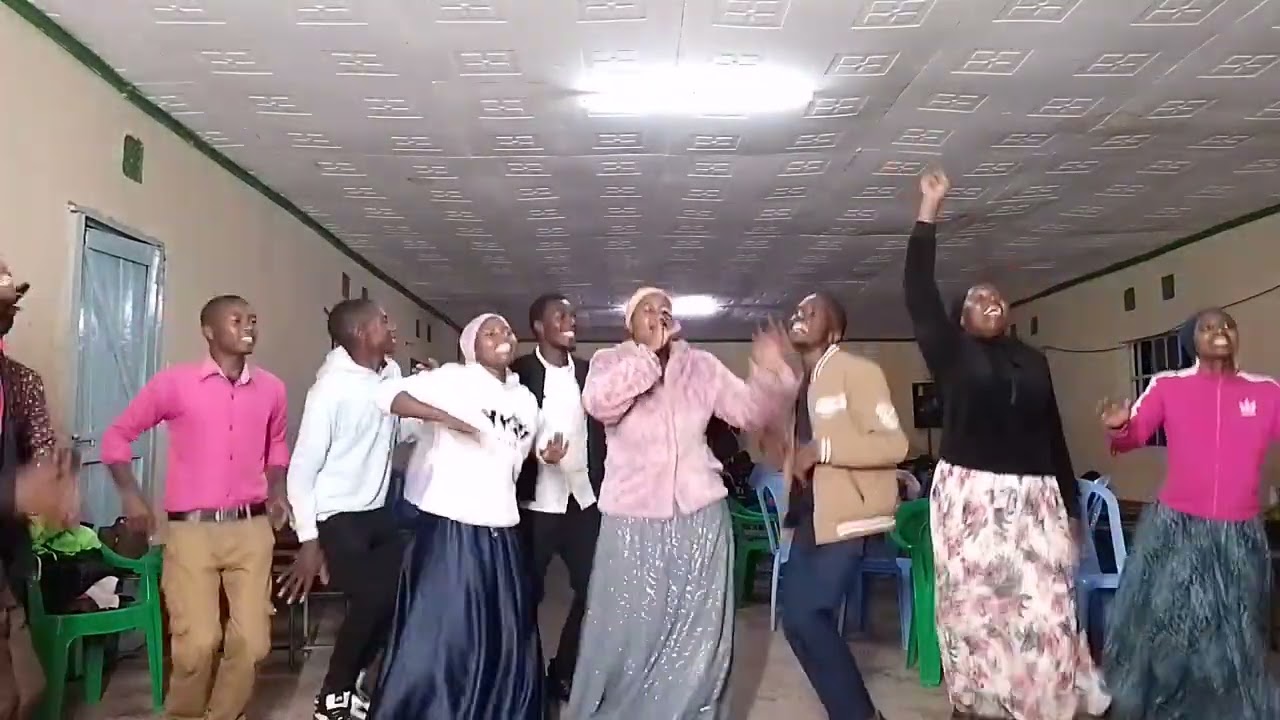 Tumsifu Elohim.