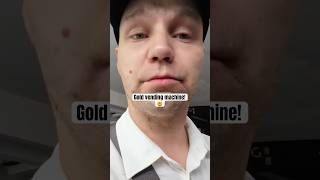 Gold vending machine at Singapore! #singapore #vendingmachine #travelblog #travelcouple #asiatravel