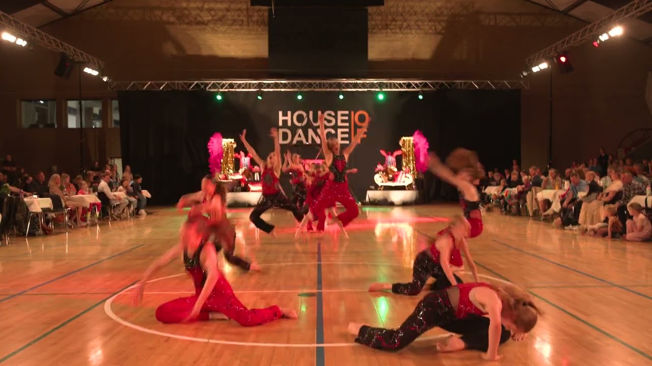 Afdansningsbal 2024, formiddag, Showdance børn konkurrence 'Tamatoa', Signe/Laura