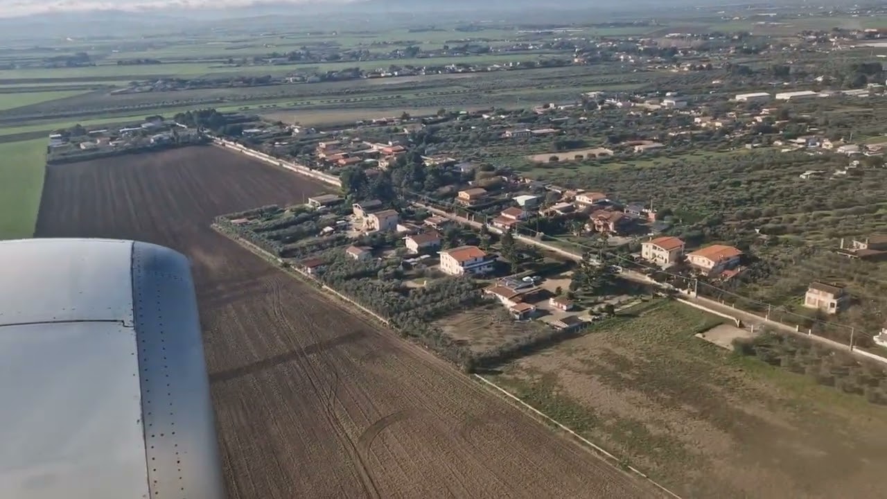 Atterraggio  volo Lumiwings  aeroporto   