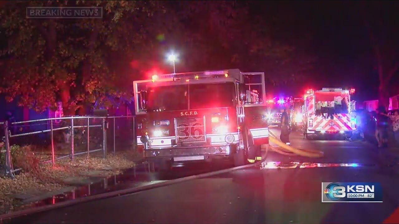 Fire crews race to put out house fire in Oaklawn - YouTube