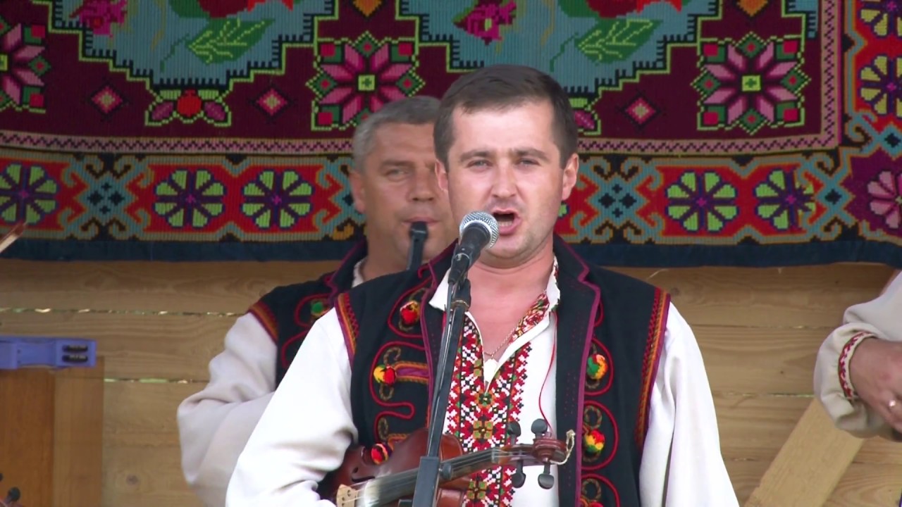 Русские украинские поют