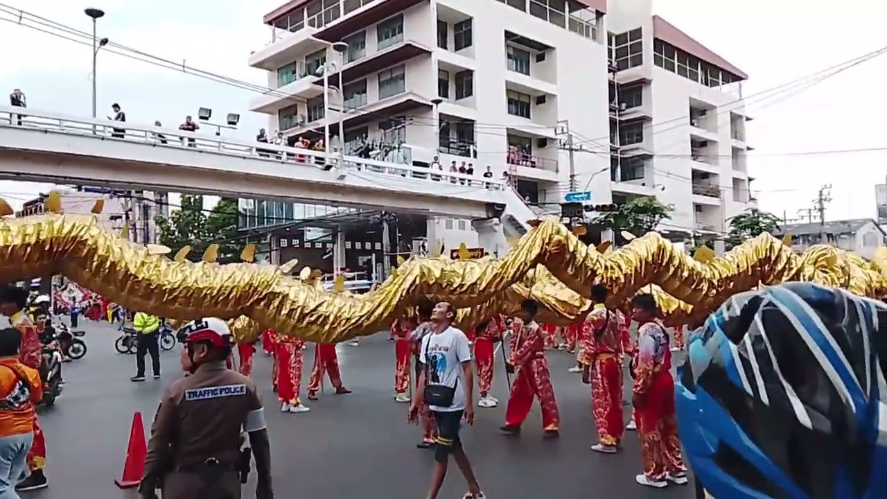 คลิปบรรยากาศขบวนเทิดพระเกียรติสมเด็จพระเจ้าตากสินมหาราช ปี 2568