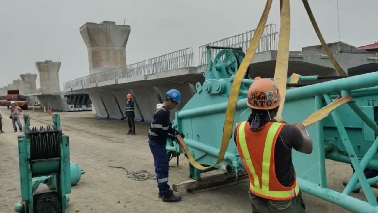 Dismantling of CKS-250Tons KOBELCO CRAWLER CRANE