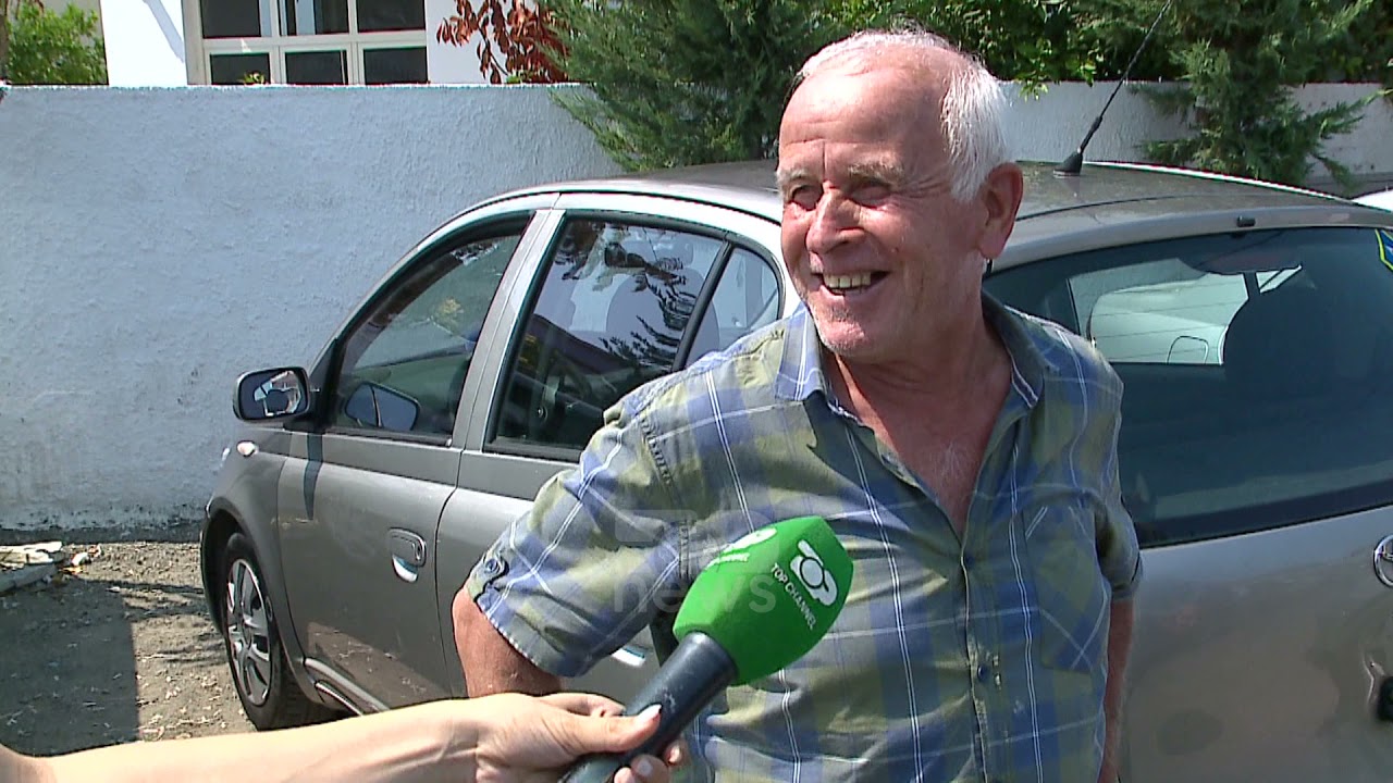 Top News - Shijaku i mbuluar nga plehrat/ Qytetarët: Kanë me javë të tëra, këtu rrinë kot