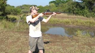 Mhlope Mhlope Umzingeli shooting the 460 Weatherby Magnum