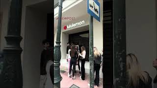 Η Lululemon άνοιξε το πρώτο της κατάστημα στην Αθήνα με εντυπωσιακή προσέλευση