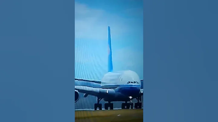 China Southern airlines Airbus A380 fast take off full power. - DayDayNews