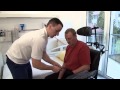 Vom Rollstuhl ins Bett: Das Heben von Schlaganfallpatienten