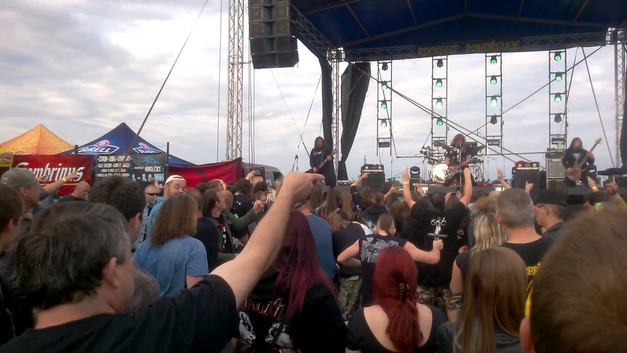 Debustrol - Pogo na place - Rockfest Pohořelice 2014 - YouTube