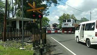 Kereta Api Di Perlintasan Jpl 384A Ic Ciamis