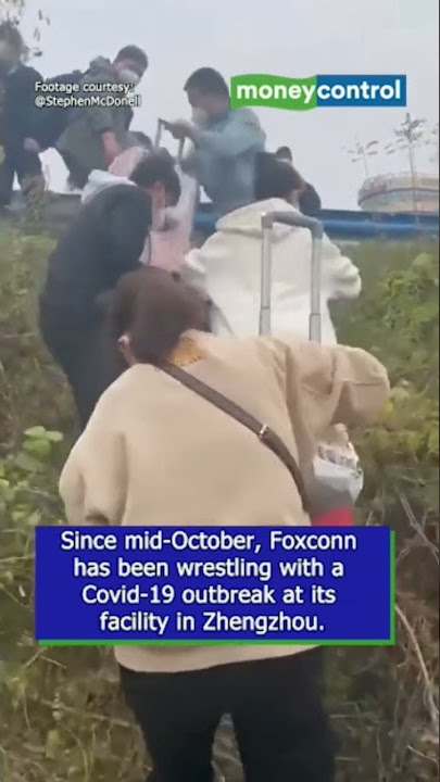 #workers flee #covid19 #lockdown at #china's biggest #iphone factory in Zhengzhou. #shorts #ytshorts