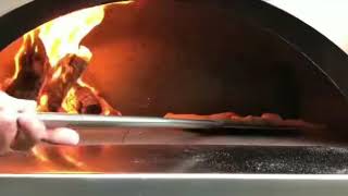 La Vera Pizza Napoletana adentro de un Capelli Forno - YouTube