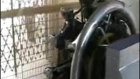 Vincennes ATC students run a Jacobs Radial Engine from a Bamboo Bomber