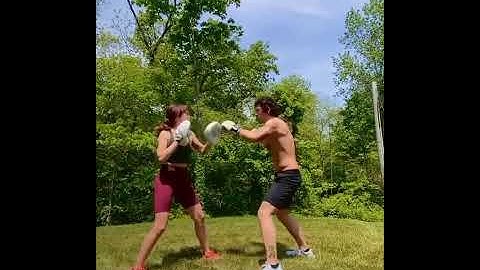 Debby Ryan y Josh Dun Entrenando 💪| #joshdun #debbyryan #gym #box #fuerza #entrenamiento