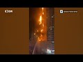 Masivní požár pohltil obytný dům ve Spojených arabských emirátech
