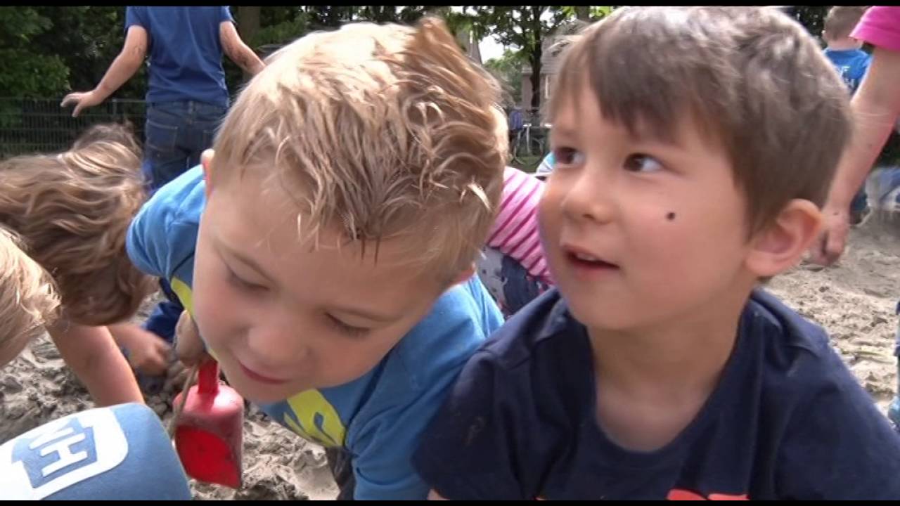 Alkmaarse kleuters vieren Internationale Modderdag