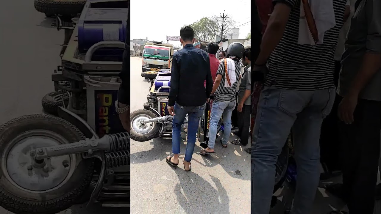 E Rickshaw accident in allahabad ....