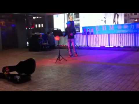 大師傅演唱中文歌一樣好聽